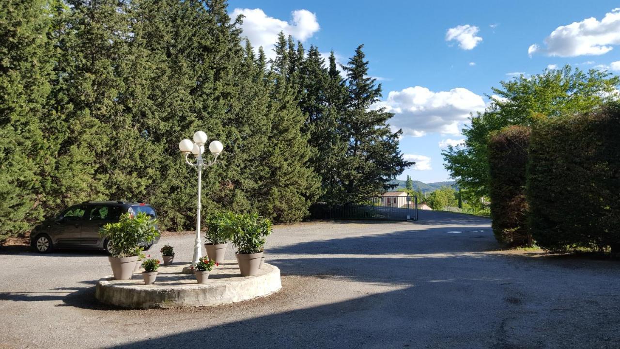 Le Mas Du Colombier Cadenet Exterior photo